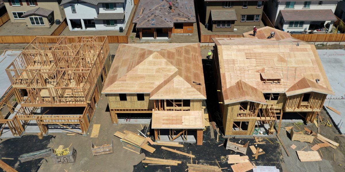 Housing market slump gives homebuilders no choice but to offer aggressive mortgage rate buydowns | Fortune