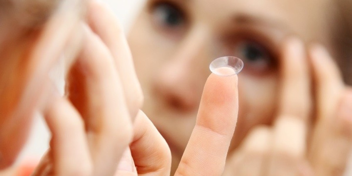 How to Wear, Clean, and Store a Contact Lens?