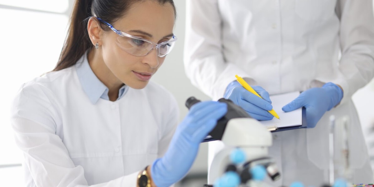 How pharmacists can become aesthetic practitioners