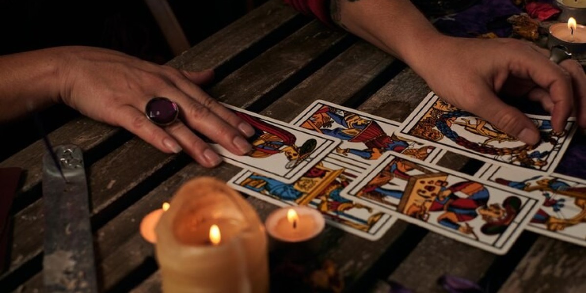 How Tarot Card Readers Read The Tarot Cards Online In Battersea?