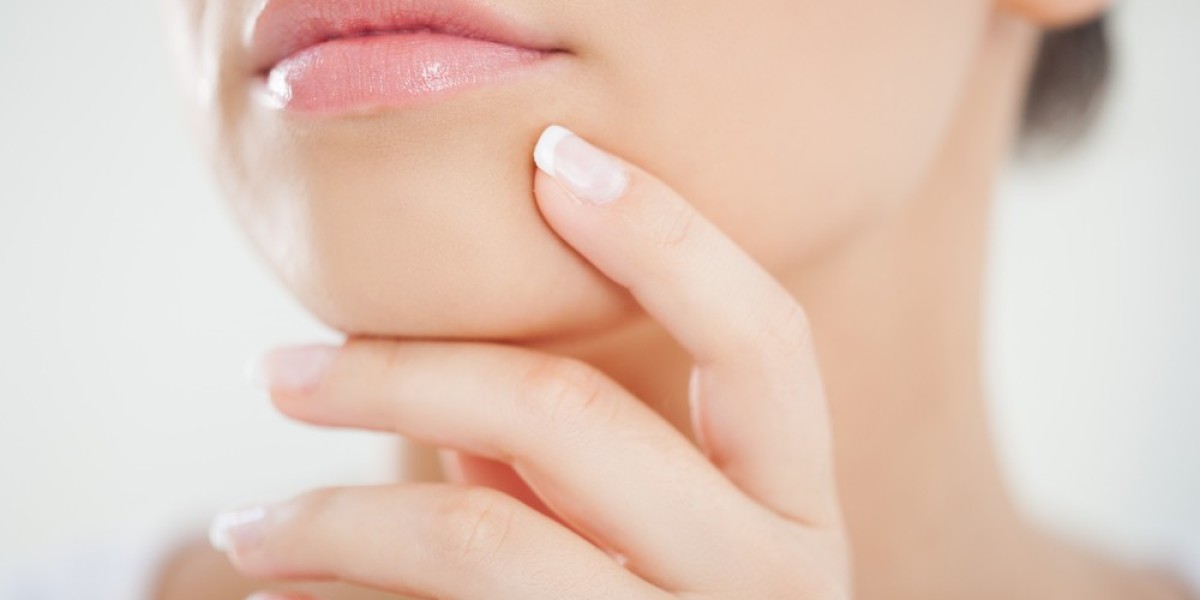 Comparing Different Techniques for Double Chin Removal in Dubai
