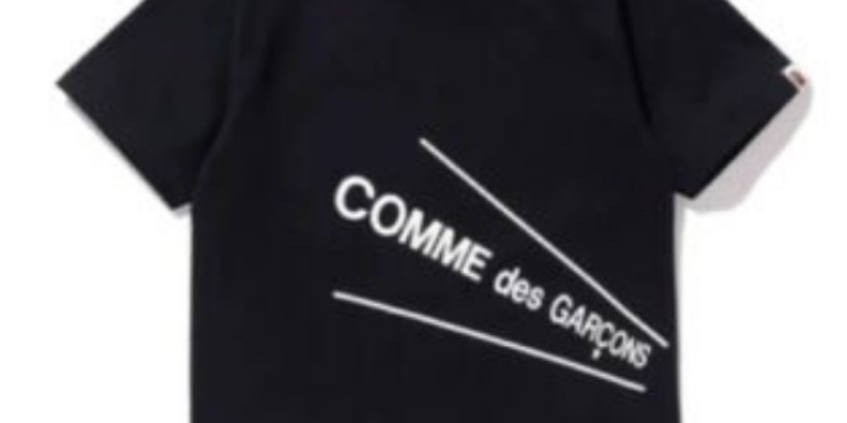 Official Comme des Garçons Shirt: A Blend of Avant-Garde Fashion and Everyday Wear