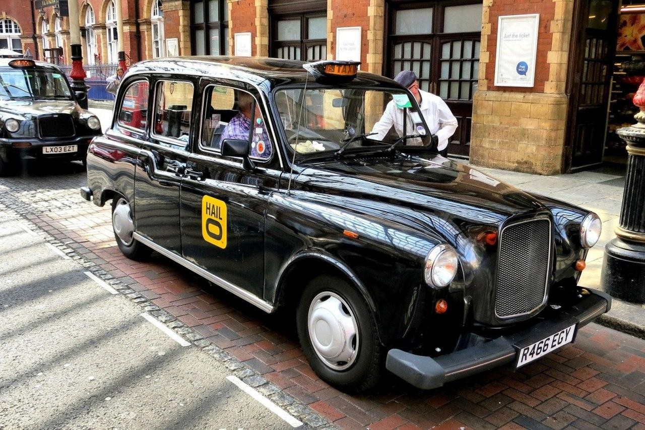 Weybridge Taxi To Heathrow 