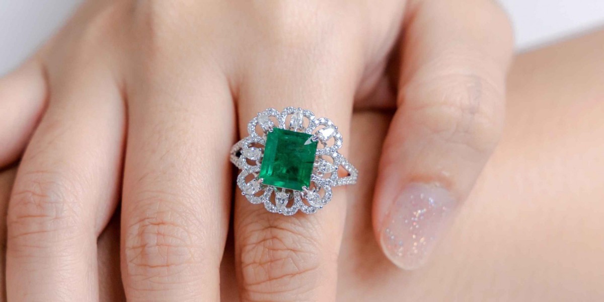 Who Can Wear Panna Stone (Emerald Gemstone)?