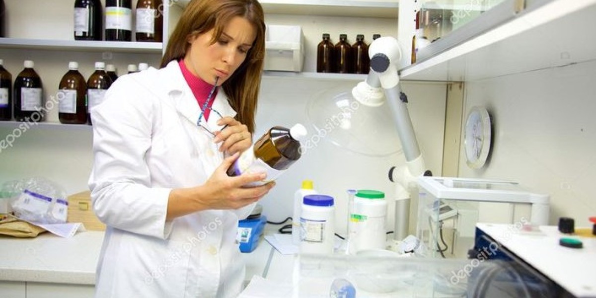 The Essential Guide to Pharmacist Jackets: A Blend of Functionality and Professionalism