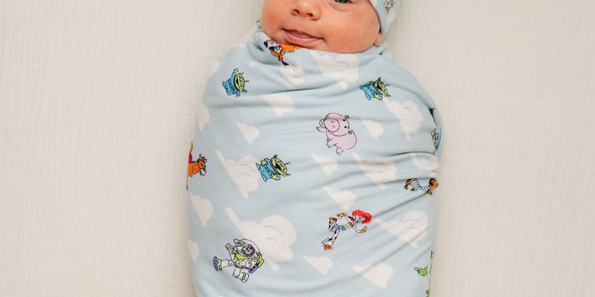 Infant Swaddlers & Blankets: A Milk Snob Mom's Guide to Cozy Comfort
