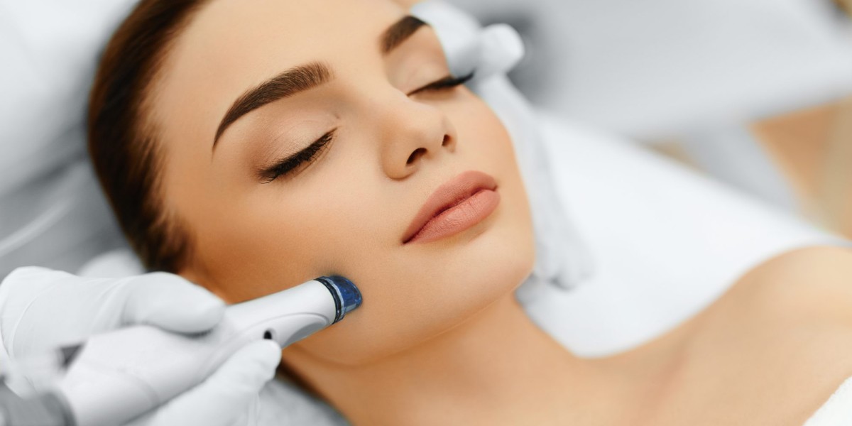 HydraFacial Treatment in Dubai: The Secret to Glowing Skin