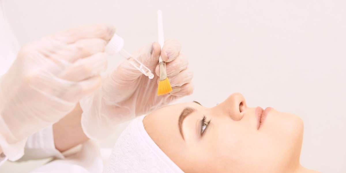 How Chemical Peels in Dubai Can Improve Acne and Scarring