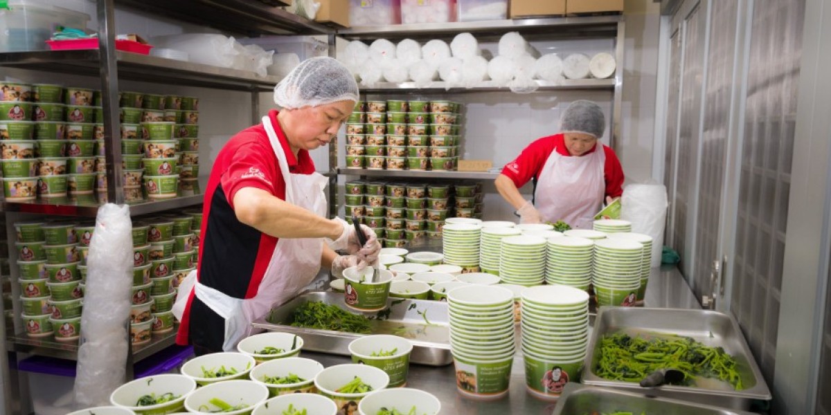 Expert Tingkat Caterer Services for Nutritious and Flavorful Meals