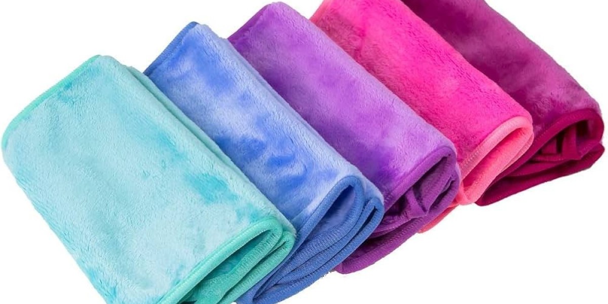 Say Goodbye to Harsh Chemicals: Discover the Benefits of Makeup Remover Towels