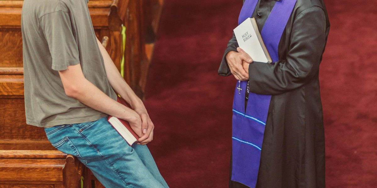 Discover When Female Preaching Robes Became a Tradition