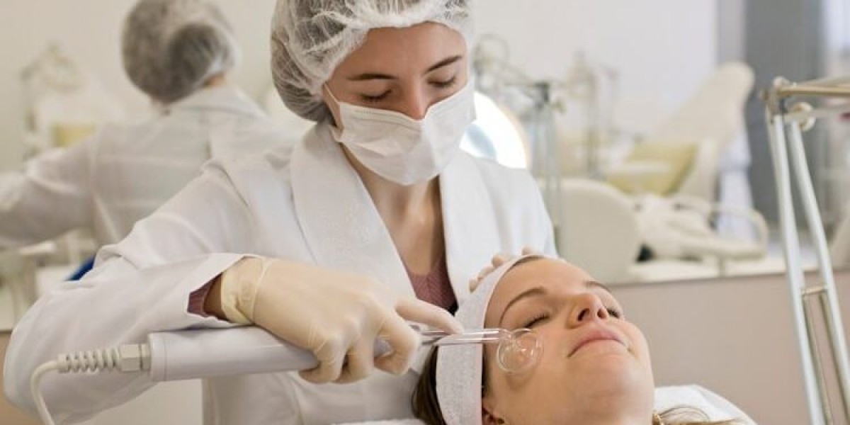 The process is minimally invasive, usually carried out under local anesthesia, and presents long-lasting results with mi
