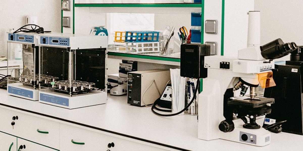 Finding the Best Laboratory Equipment Supplier in Karachi: Focus on Laboratory Microscope Prices