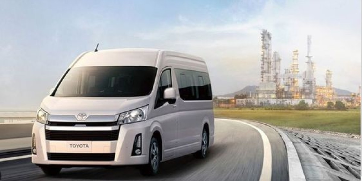 Solusi Perjalanan Nyaman dan Bebas Repot: Manfaat Menyewa Hiace