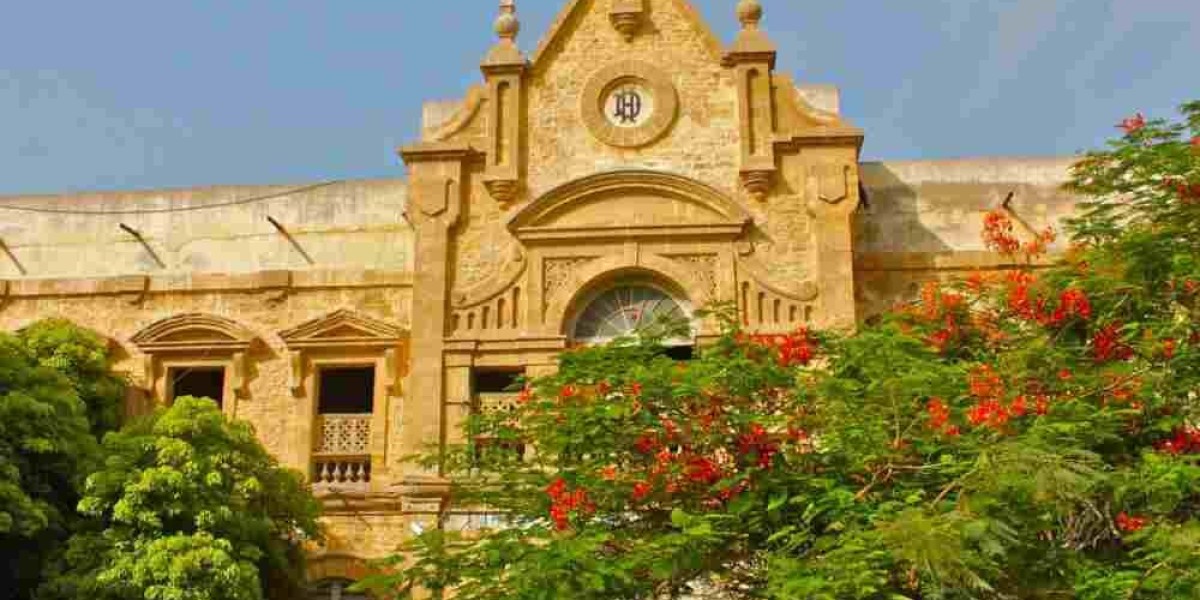 Find a Skilled Male Gynaecologist in Karachi at Lady Dufferin Hospital