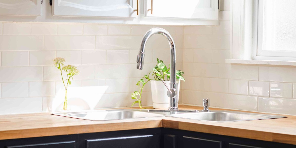 Nine Easy-to-Clean Kitchen Sinks for Busy Families
