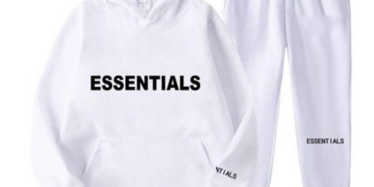 Why Essentials Clothing in Black Should Be a Wardrobe Staple
