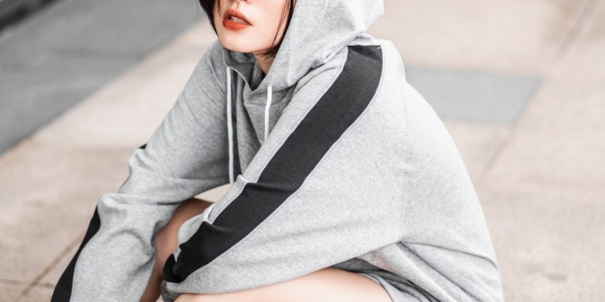 How to Stay Ahead of the Curve with the Latest Fashion Trends