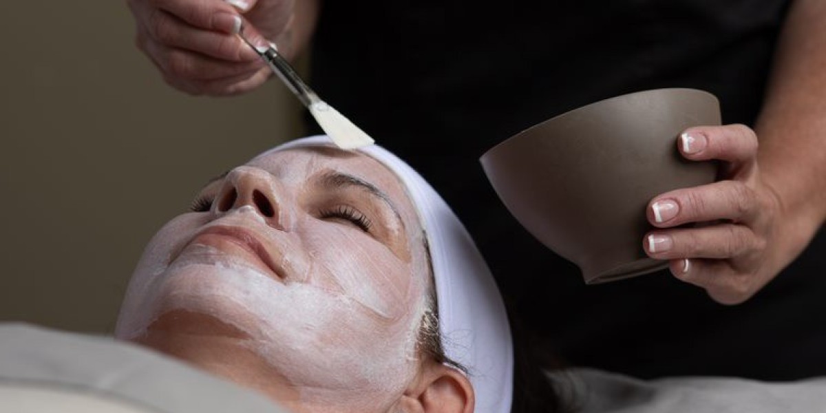 Say Goodbye to Impurities: Experience the Power of a Deep Cleansing Facial