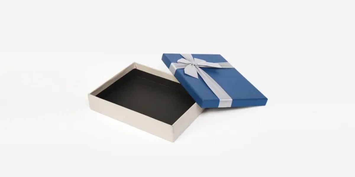Exploring Different Materials Used in Custom Apparel Boxes