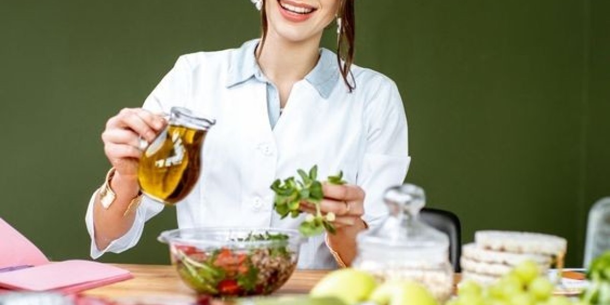 How a Nutritionist & Dietitian in Riyadh Can Support Your Fitness Journey