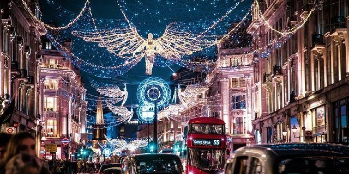 Christmas Lights London by Night bus tour 2024
