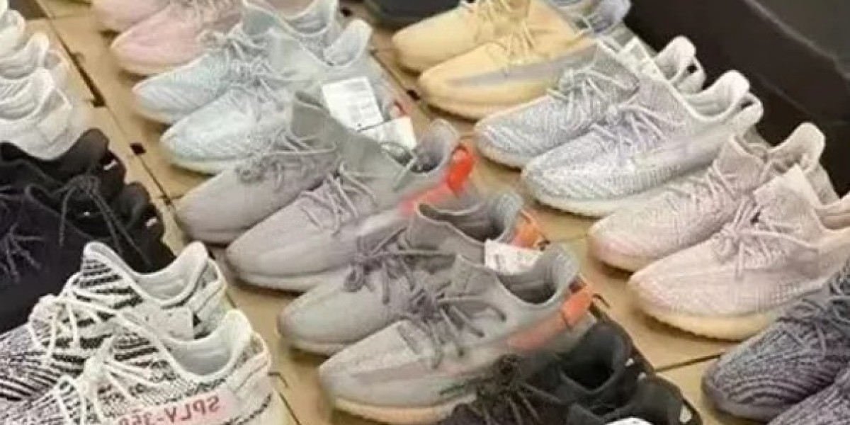 Yeezy Slide 拖鞋好穿嗎？