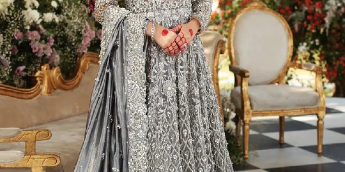 Step into Royalty with Farshi Lehengas – A Celebration of Craftsmanship and Grace