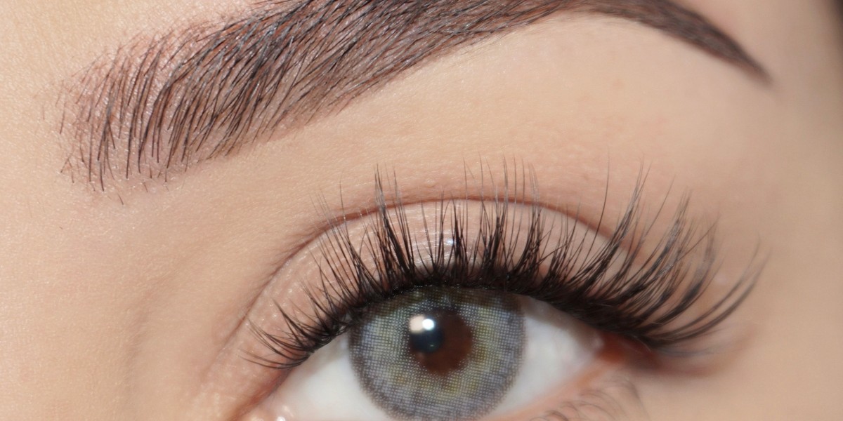 How to Choose the Right Length and Curl for Your Eyelash Extensions