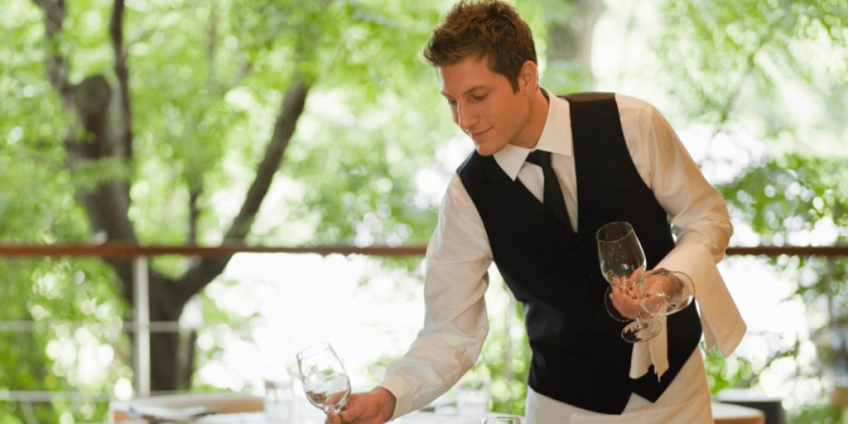 How Waiter Jobs Teach Time Management and Multitasking