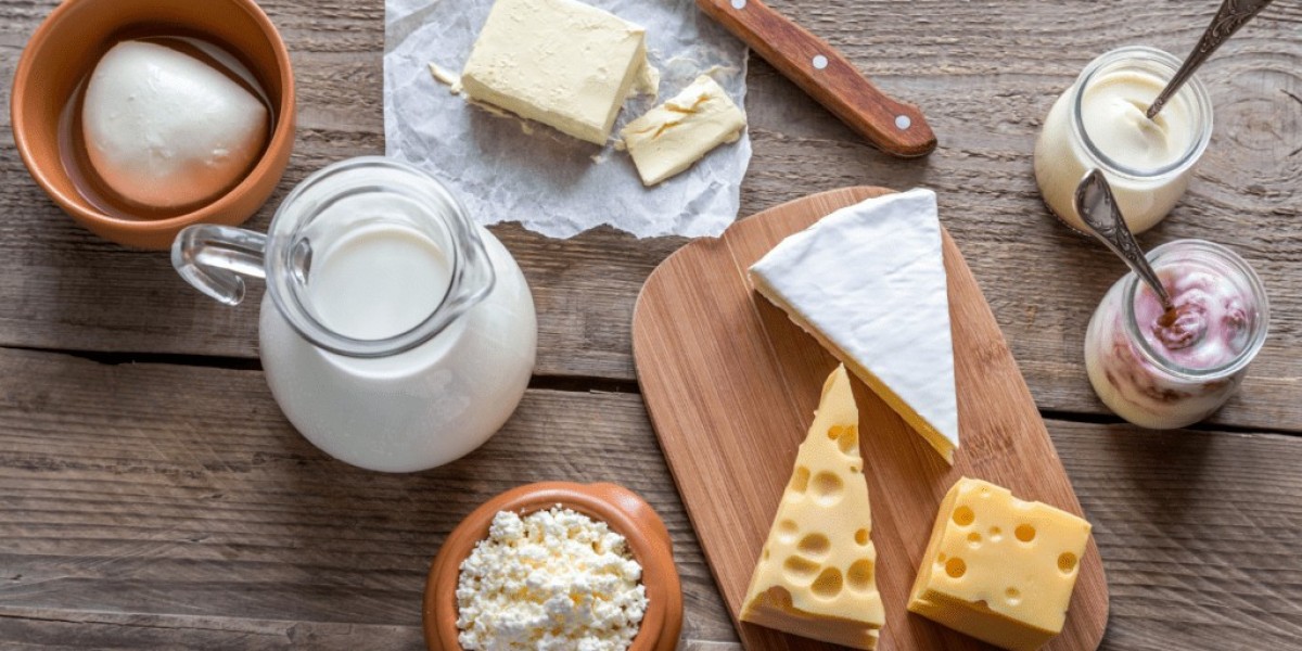 Milk Ingredients Market Dynamics: Exploring Health, Sustainability, and Convenience