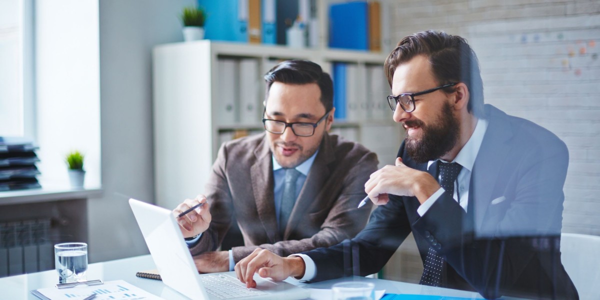 Digital Marketing Consultant vs. In-House Team: Which is Right for You?