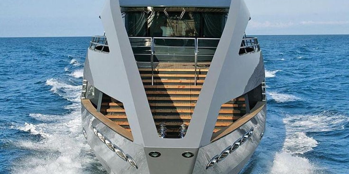 Leisure Power Boats: Key Innovations Shaping the Market