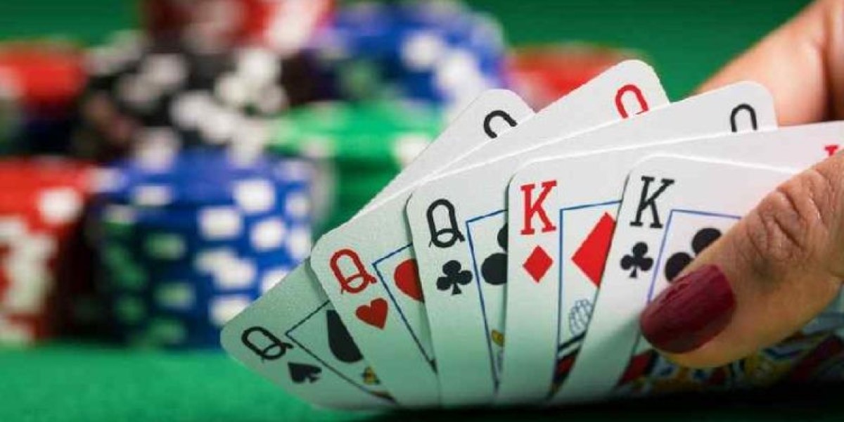 How to Play Omaha Poker on JW8: Rules and Tips