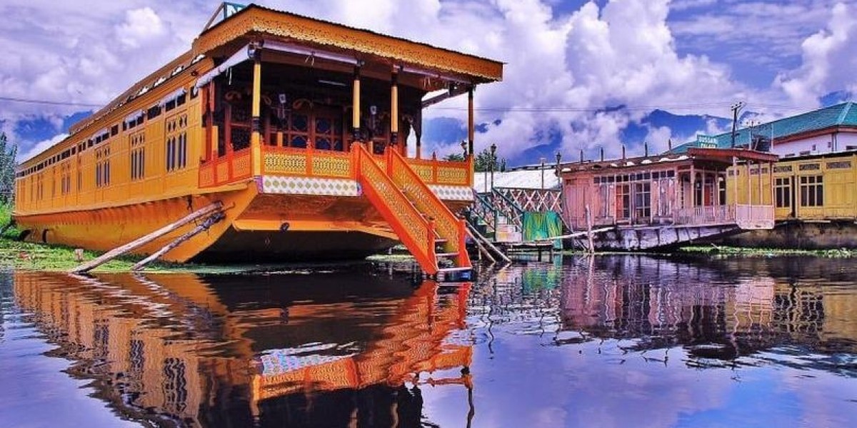 Conveniently Book Houseboats Online in Srinagar