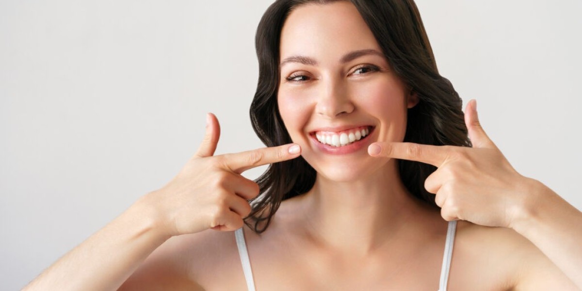 Hollywood Smile Makeover Myths vs. Reality: What You Should Know