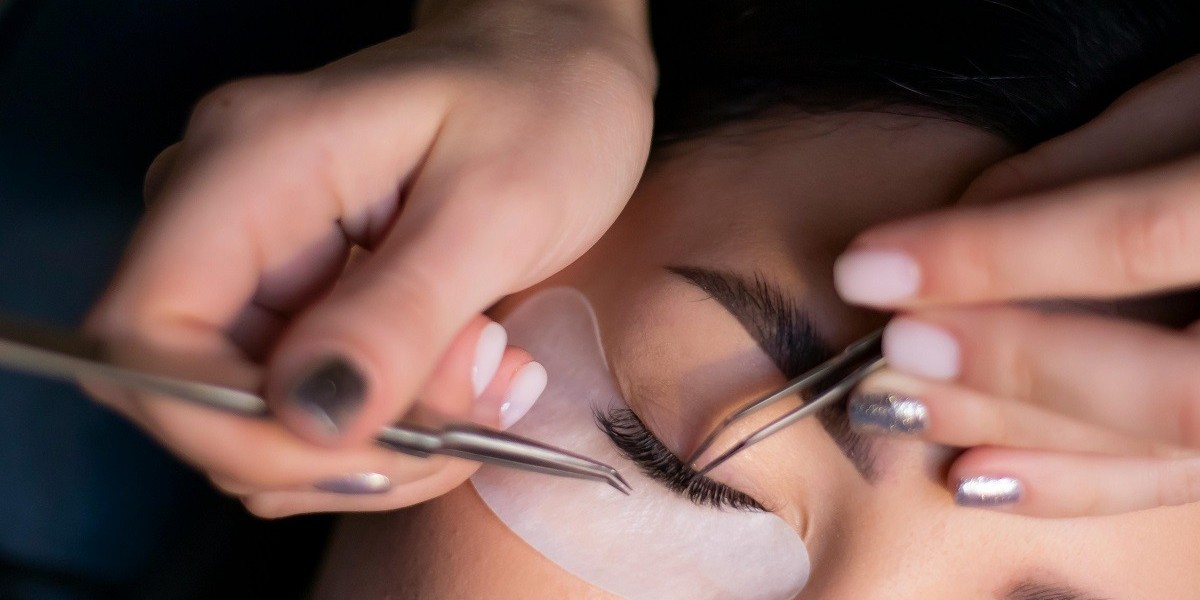 Price Guide: Permanent Eyelash Extensions in Islamabad for 2024