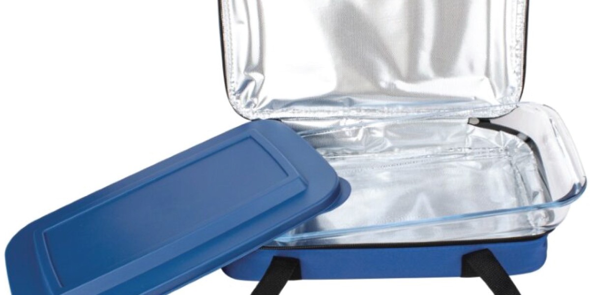 Convenient and Stylish: Le Regalo® Glass Casserole with Insulated Carry Bag – Blue