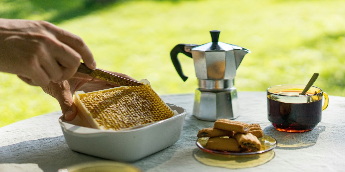 Manuka Honey Market: How E-Commerce and Certification are Shaping Its Future