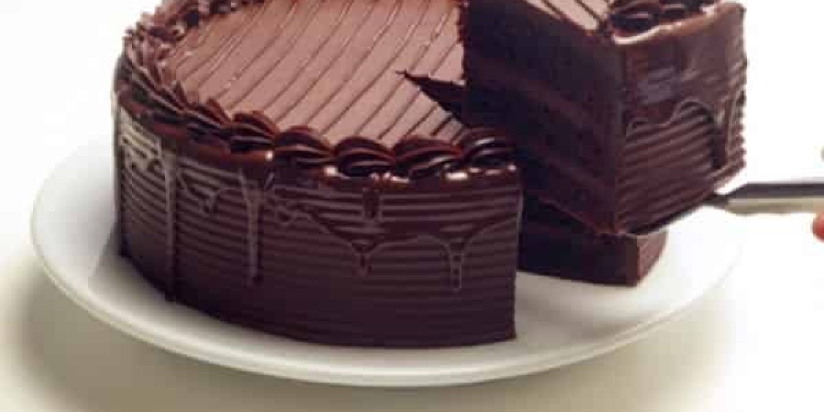 The Magic of Custom Cakes at Sweetaholic, Islamabad: Perfect Desserts for Every Event