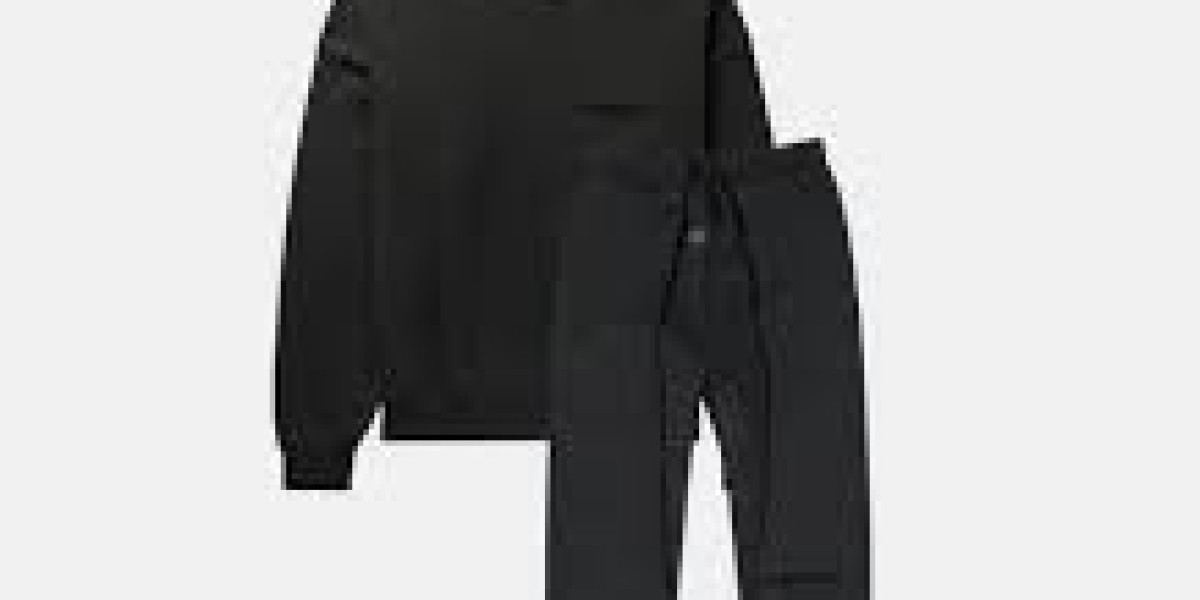 Essentials Tracksuit: The Perfect Blend of Style, Comfort, and Functionality