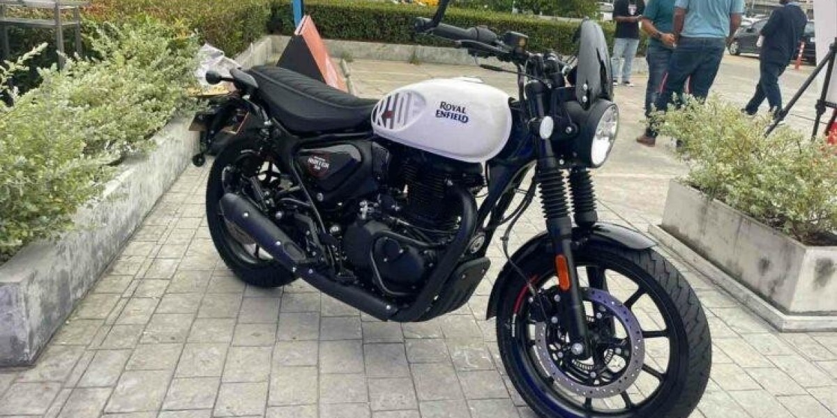 Royal Enfield Hunter 350 vs Super Meteor 650: Price and Features