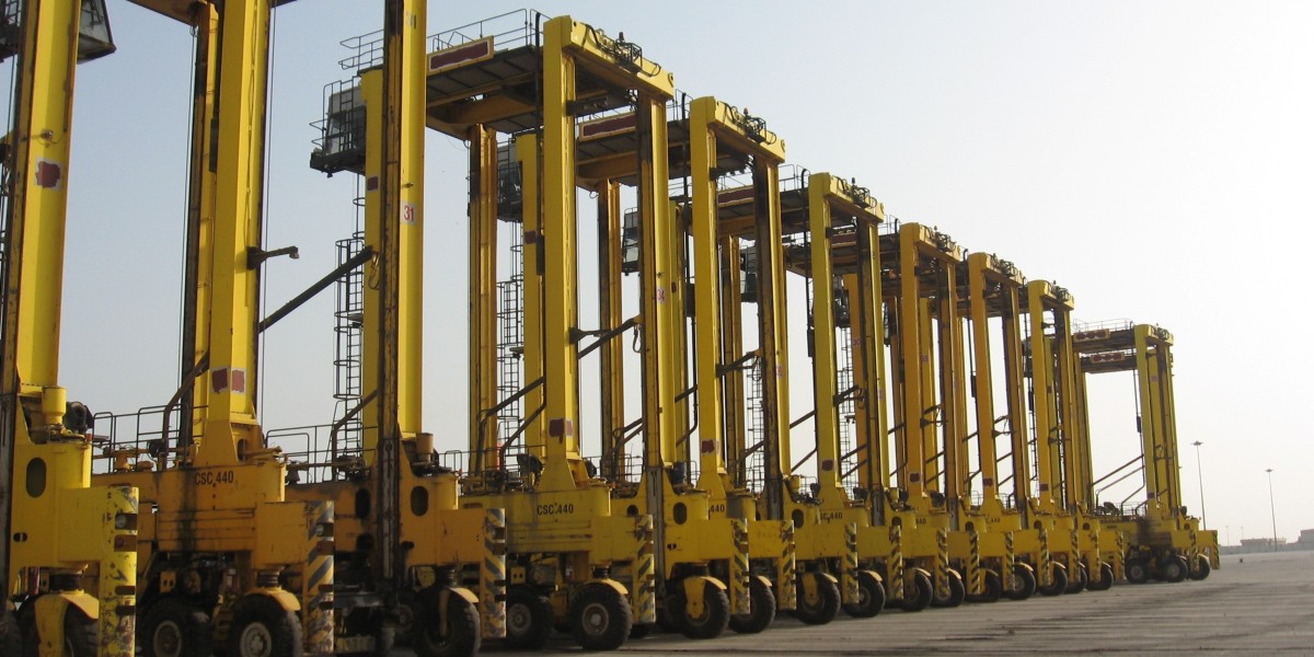 Straddle Carrier Market: Key Trends and Innovations Reshaping Global Shipping