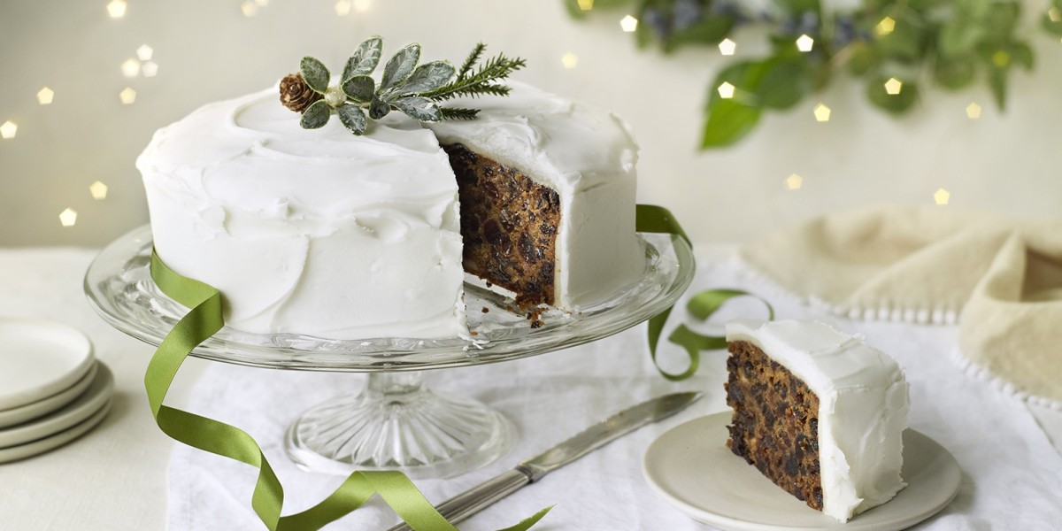 Deliciously Unique: Why Customized Cakes Are the New Trend in Cafes
