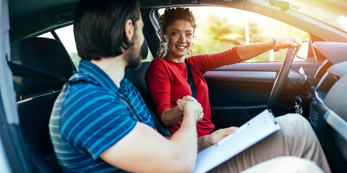 What to Know Before Booking Cheap Driving Instructors in Manchester