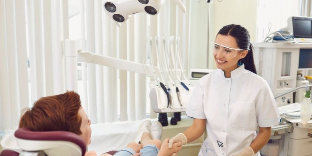 What to Expect from a Cosmetic Dental Clinic: A Comprehensive Guide