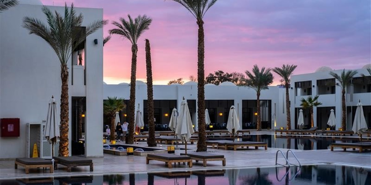 Luxury Hotels in Makkah: Stay Close to the Holy Sites with Woking Travel