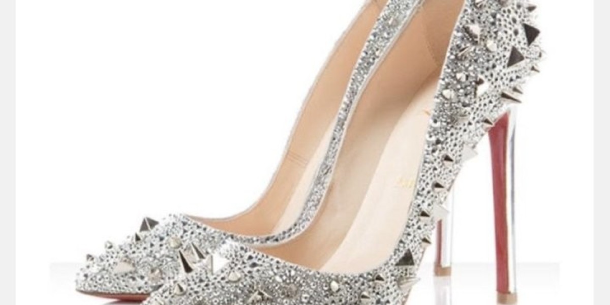 Footwear Market Challenges: Navigating Supply Chain Issues and Raw Material Costs