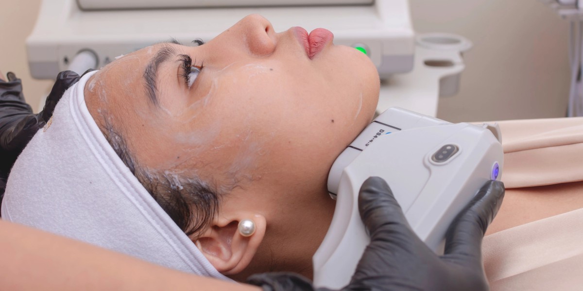 Double Chin Solutions in Dubai: From Fat Dissolving to Surgery