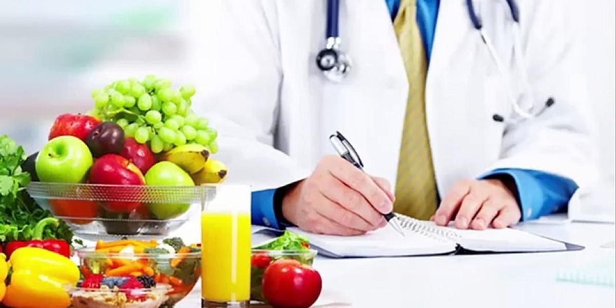 How Do Nutritionists & Dietitians Create Customized Meal Plans?